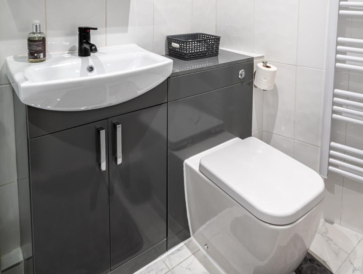 Luxury One Bedroom Guesthouse M6, Junction 10 Walsall Willenhall Exteriör bild