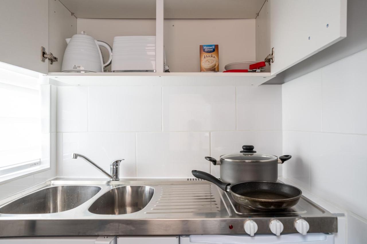 Luxury One Bedroom Guesthouse M6, Junction 10 Walsall Willenhall Exteriör bild
