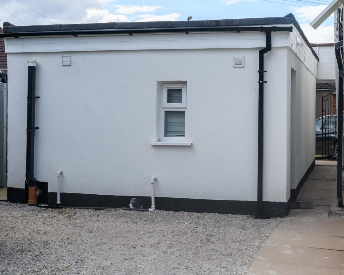 Luxury One Bedroom Guesthouse M6, Junction 10 Walsall Willenhall Exteriör bild